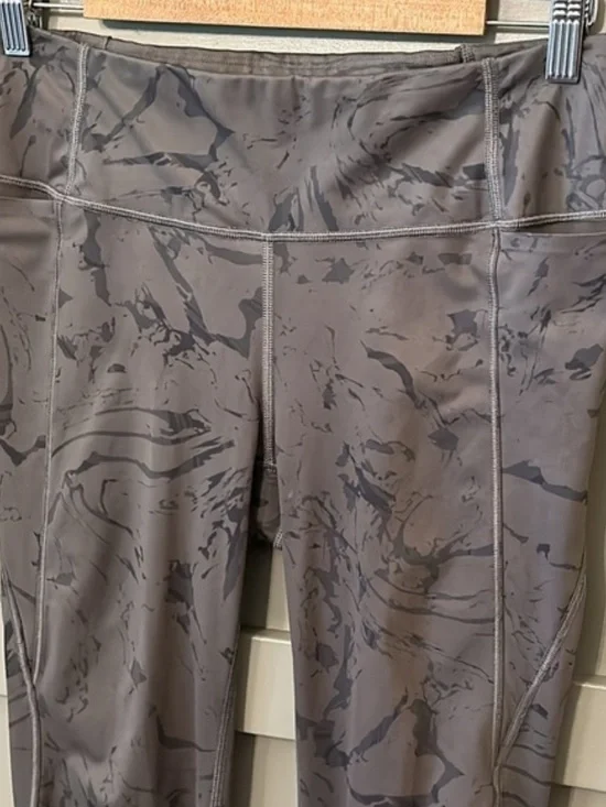 Athleta Velocity Stash Pocket Marble 7/8 Tight Leggings Herb Olive Size Small - Picture 7 of 11